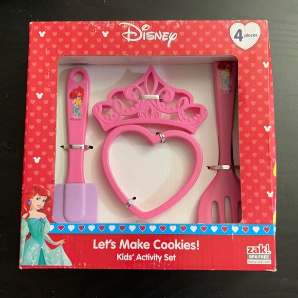 Let’s make cookies kids activity set.